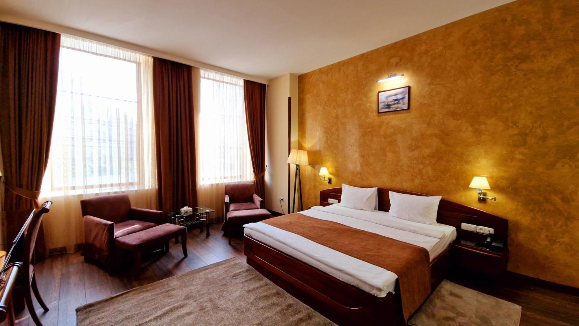 Ararat Hotel エレバン エクステリア 写真