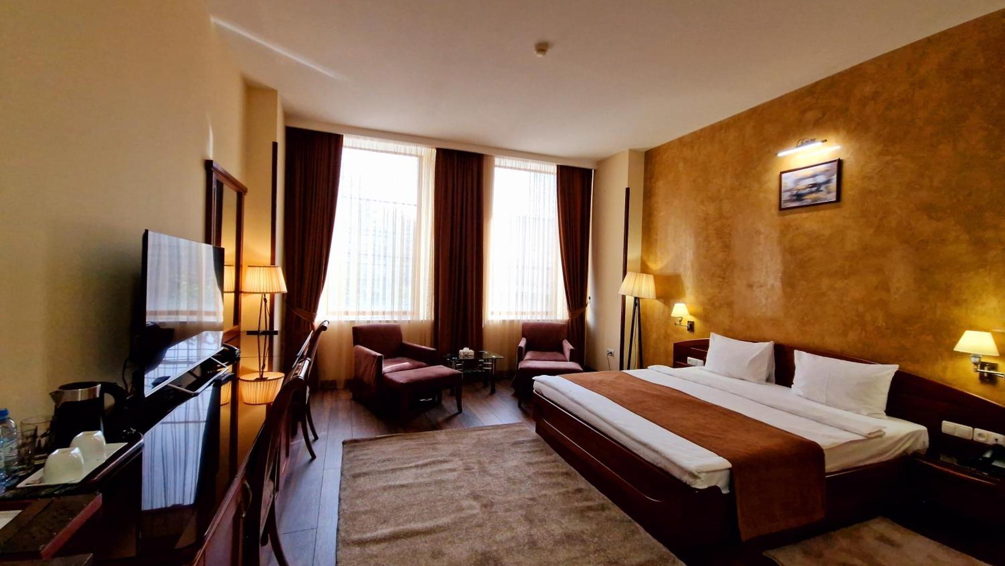 Ararat Hotel エレバン エクステリア 写真